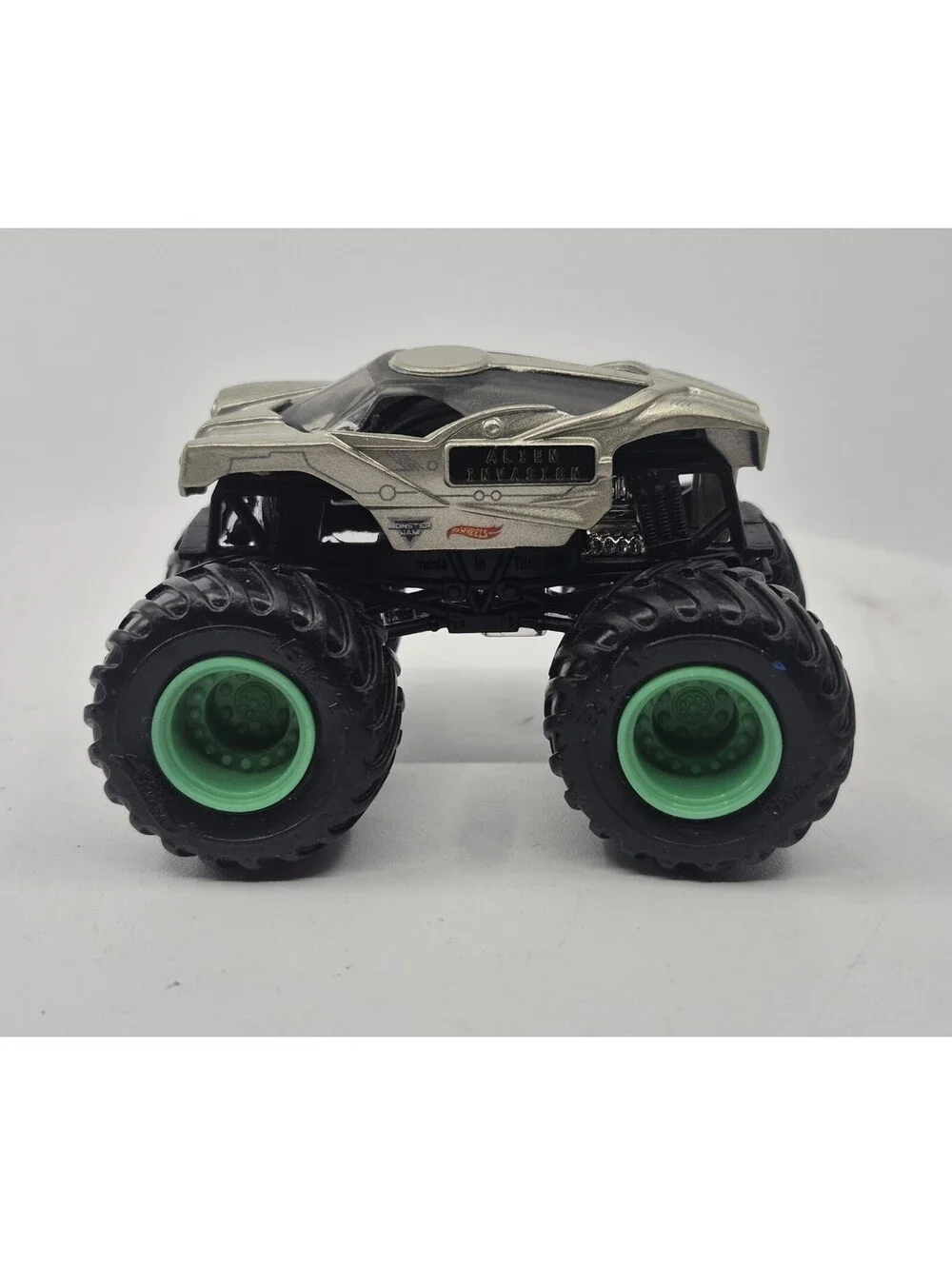 Hot Wheels Monster Jam Alien Invasion Monster Truck 1:64